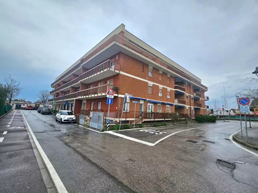Immagine 2 di Magazzino in vendita  in Via Ortigara a Rimini