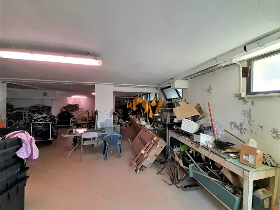 Immagine 7 di Magazzino in vendita  in Via Ortigara a Rimini