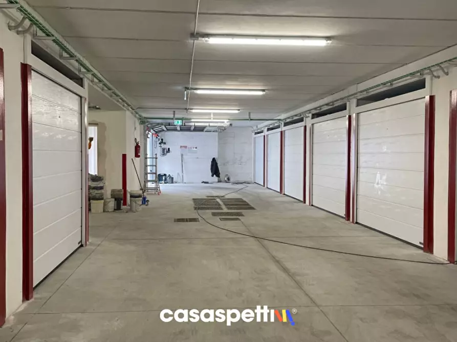 Immagine 1 di Garage in vendita  in Via Lungomare Marconi a Salerno