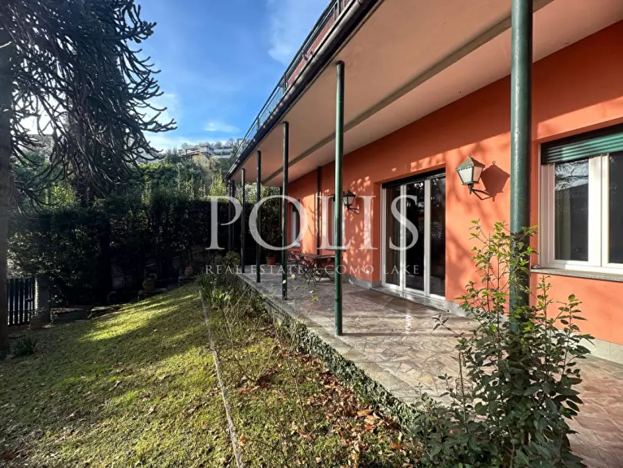 Immagine 6 di Villa in vendita  a Como