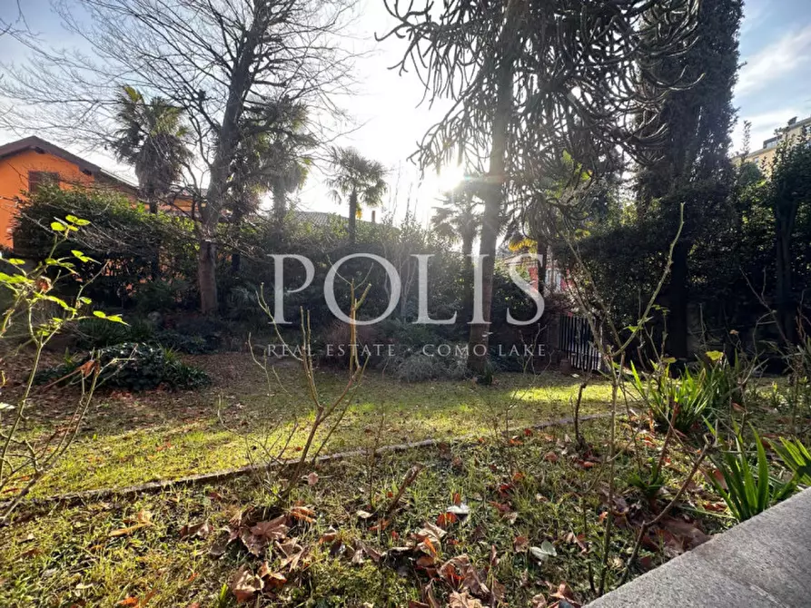Immagine 7 di Villa in vendita  a Como