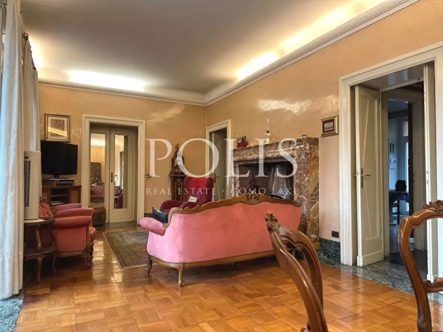 Immagine 10 di Villa in vendita  a Como