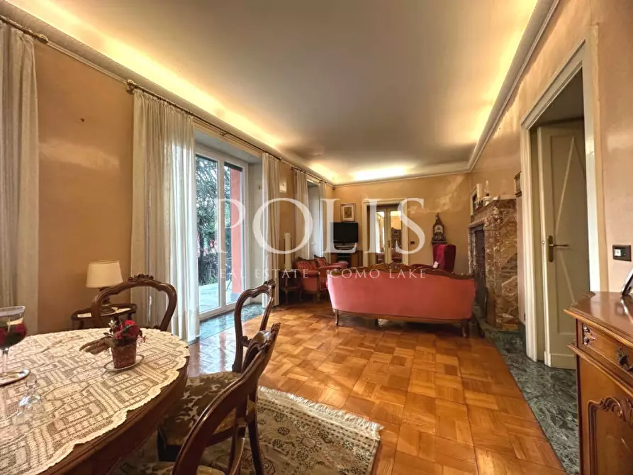 Immagine 11 di Villa in vendita  a Como