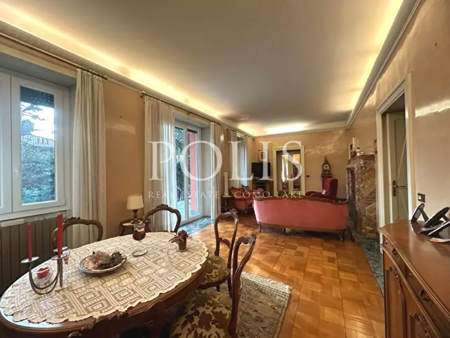 Immagine 12 di Villa in vendita  a Como