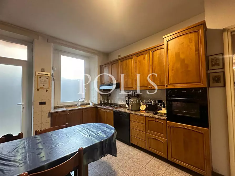 Immagine 13 di Villa in vendita  a Como