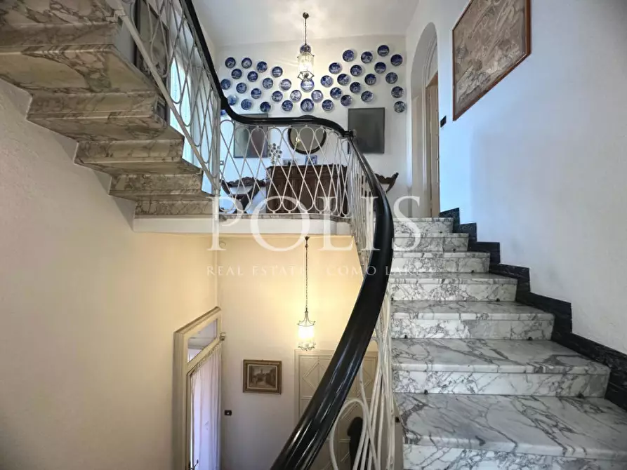 Immagine 14 di Villa in vendita  a Como