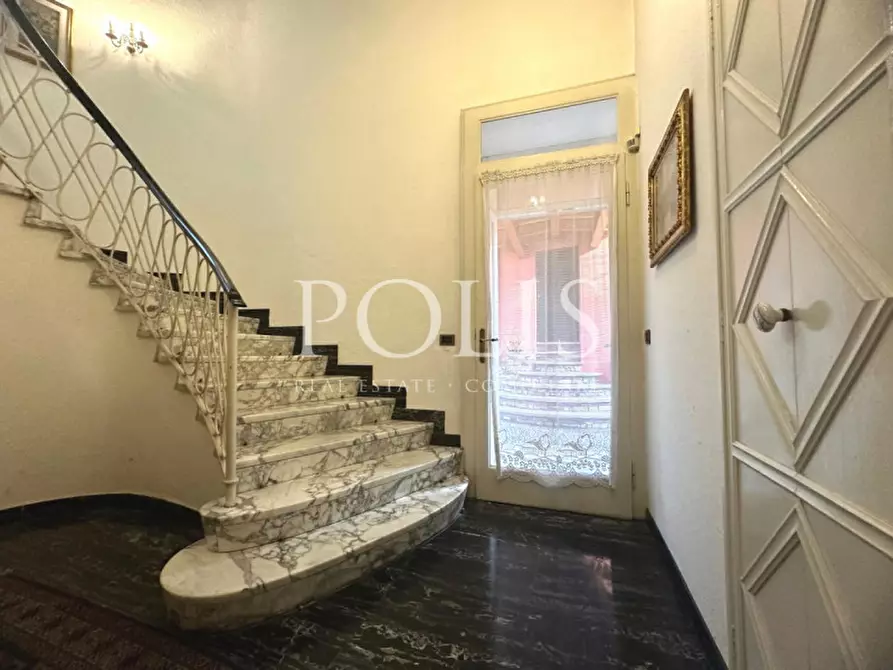 Immagine 15 di Villa in vendita  a Como