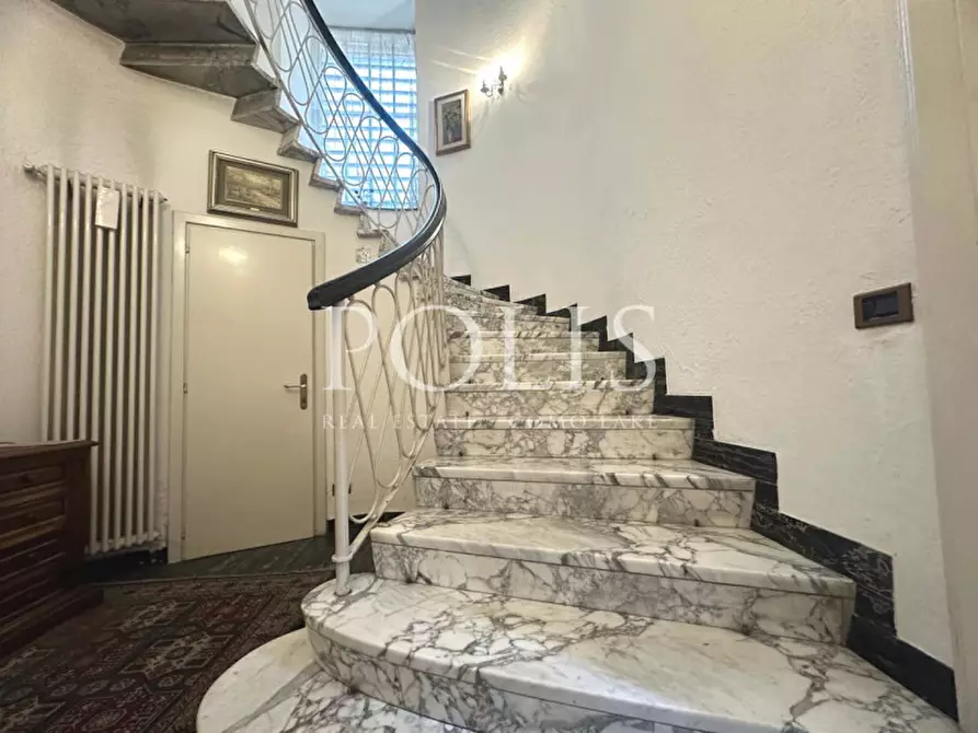 Immagine 16 di Villa in vendita  a Como