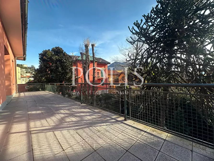 Immagine 17 di Villa in vendita  a Como