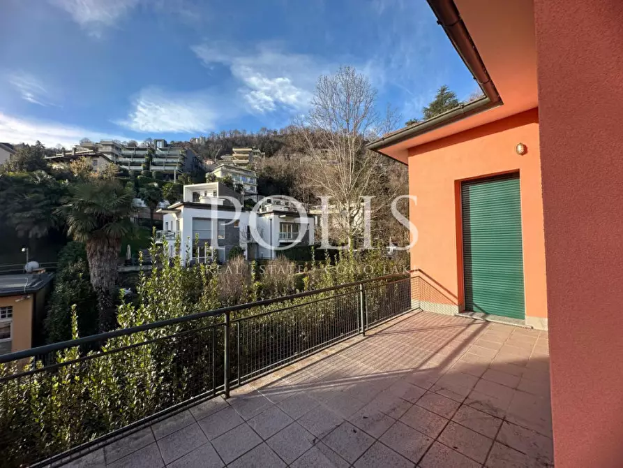 Immagine 18 di Villa in vendita  a Como