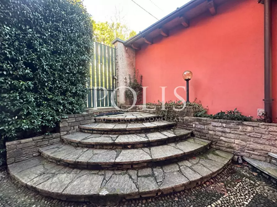 Immagine 20 di Villa in vendita  a Como