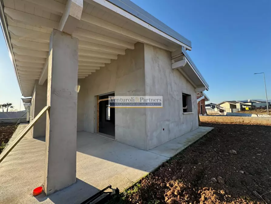 Immagine 1 di Casa indipendente in vendita  in Viale Roma a Lonato del Garda