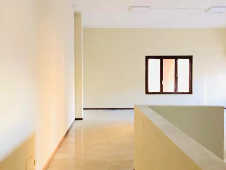 Immagine 5 di Negozio in vendita  in Via Capoborgo a Gavardo