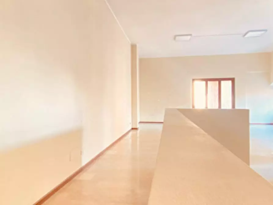 Immagine 11 di Negozio in vendita  in Via Capoborgo a Gavardo