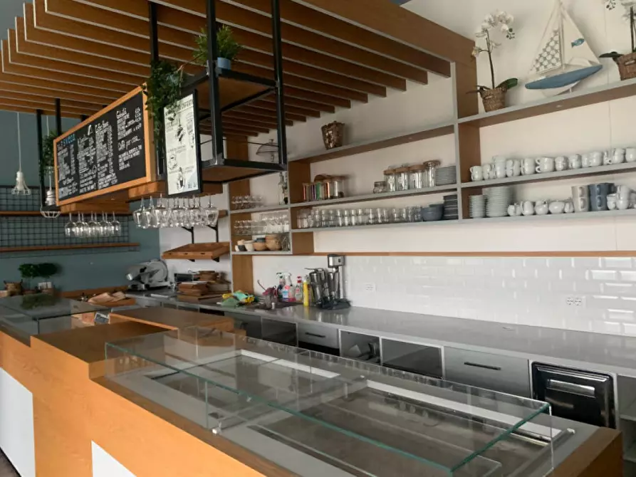 Immagine 1 di Negozio in affitto  in via Valerio Flacco a Montegrotto Terme