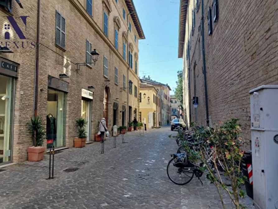 Immagine 1 di Negozio in affitto  in Via Montevecchio 54 a Fano