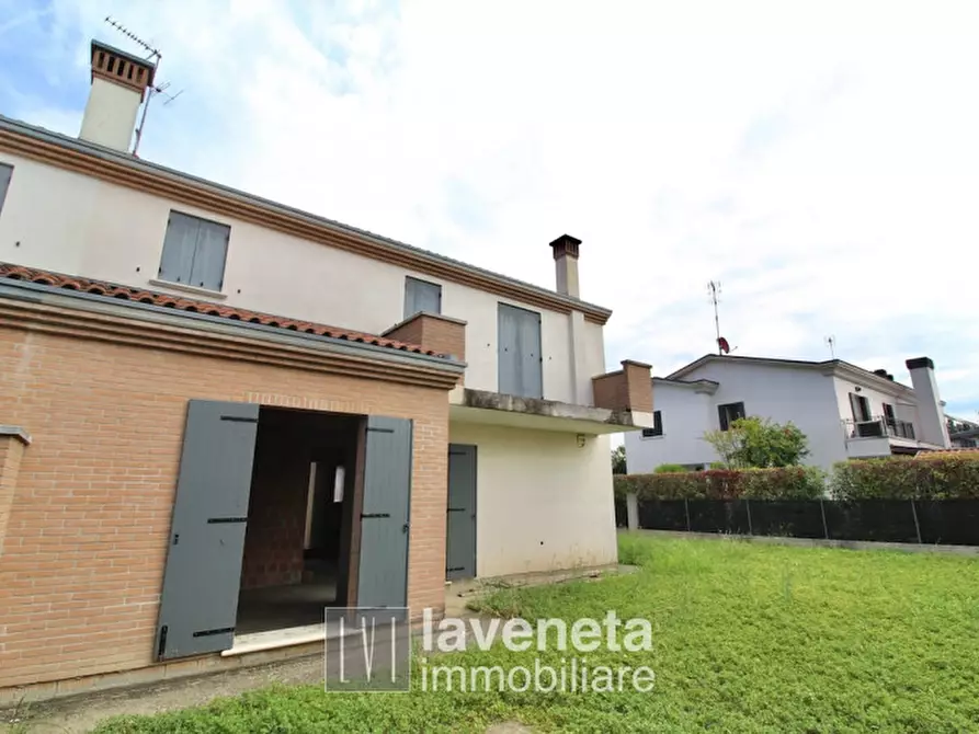 Immagine 8 di Casa bifamiliare in vendita  in via vanzan a San Donà Di Piave