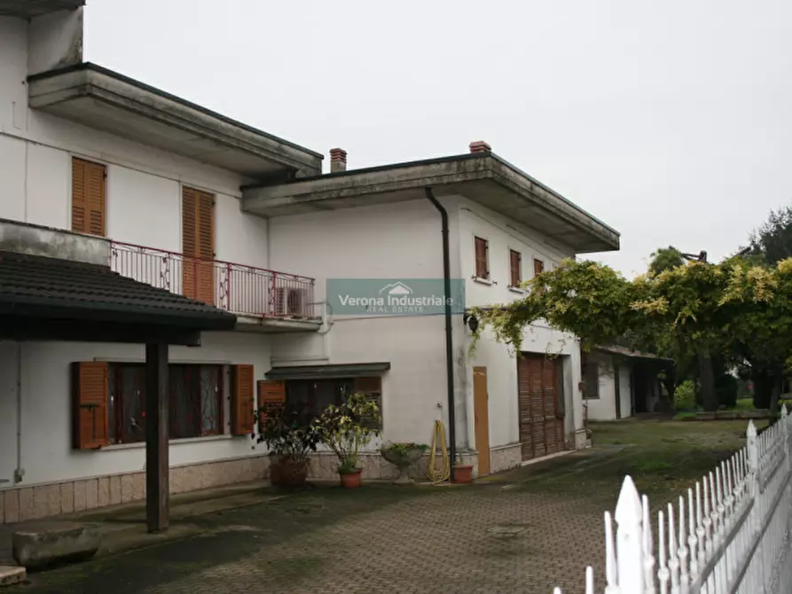 Immagine 1 di Casa bifamiliare in vendita  in Via Europa 14 a Nogarole Rocca