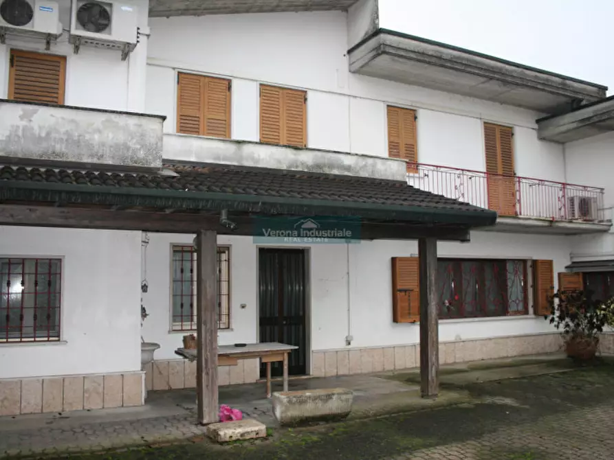 Immagine 2 di Casa bifamiliare in vendita  in Via Europa 14 a Nogarole Rocca