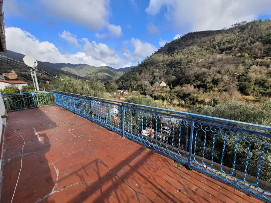 Immagine 2 di Villa in vendita  in via Cimavalle 16A a Savona