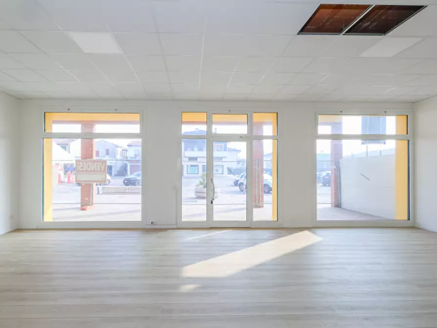 Immagine 4 di Attività commerciale in vendita  a Camposampiero