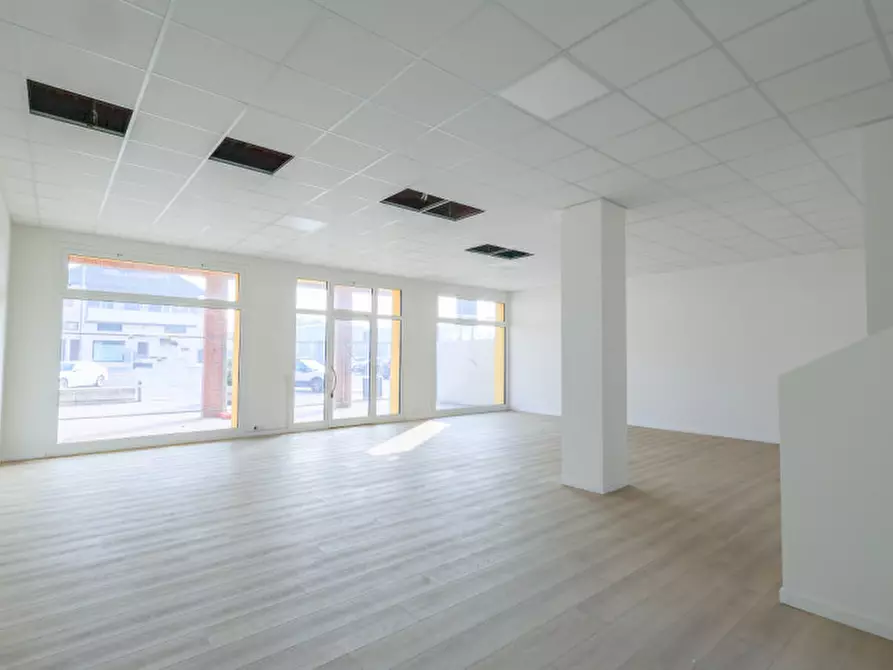 Immagine 6 di Attività commerciale in vendita  a Camposampiero