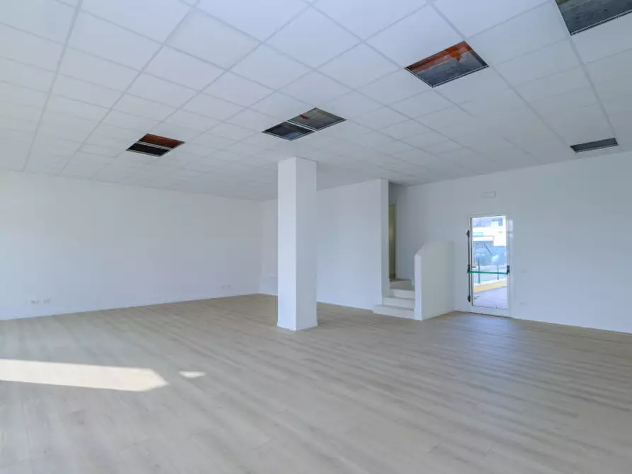 Immagine 7 di Attività commerciale in vendita  a Camposampiero