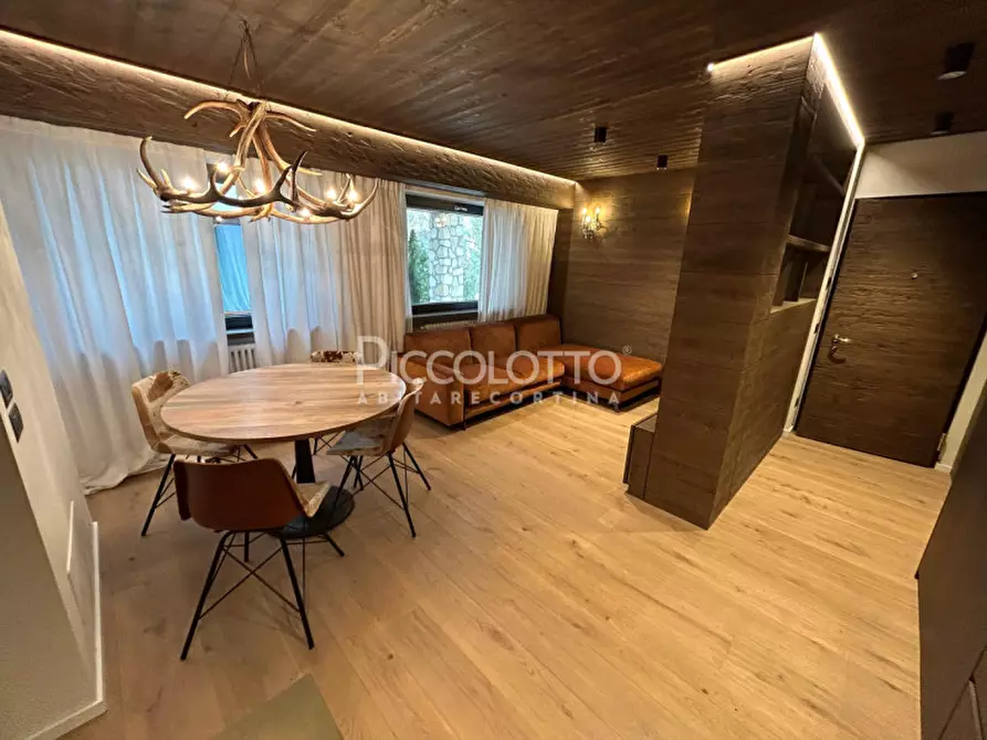 Immagine 3 di Appartamento in vendita  in via Pralongo a Cortina D'ampezzo