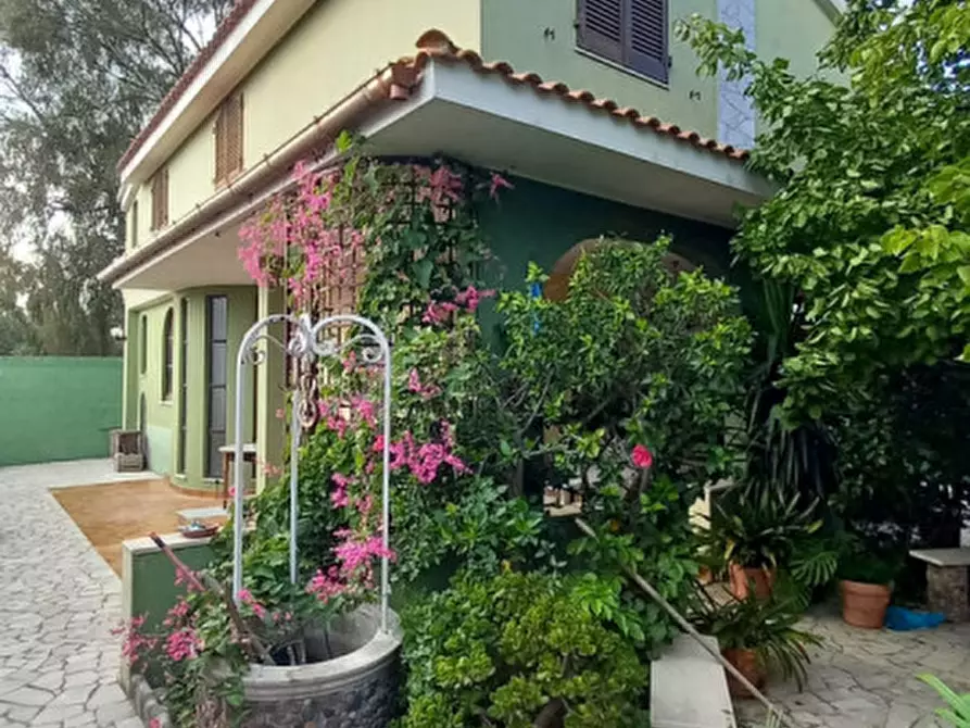 Immagine 1 di Villa in vendita  a Quartu Sant'elena