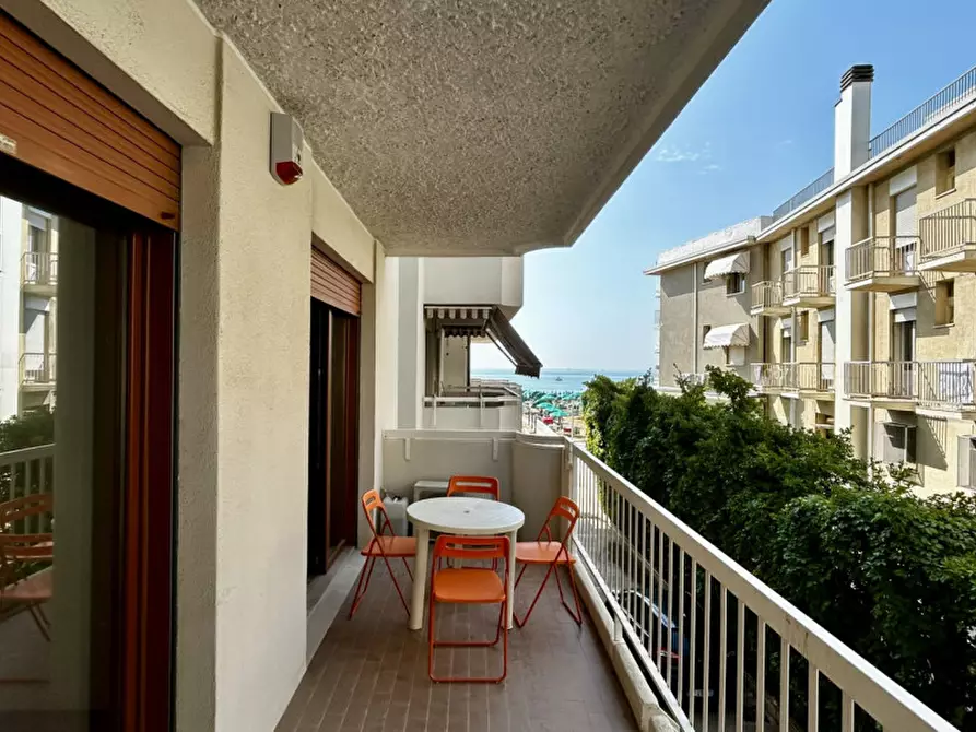 Immagine 1 di Appartamento in vendita  in Via Altinate 7° accesso al mare n.2 a Jesolo