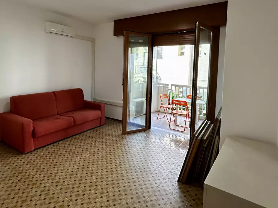 Immagine 5 di Appartamento in vendita  in Via Altinate 7° accesso al mare n.2 a Jesolo