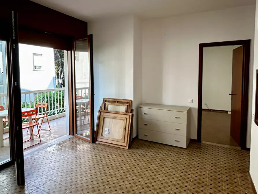 Immagine 7 di Appartamento in vendita  in Via Altinate 7° accesso al mare n.2 a Jesolo