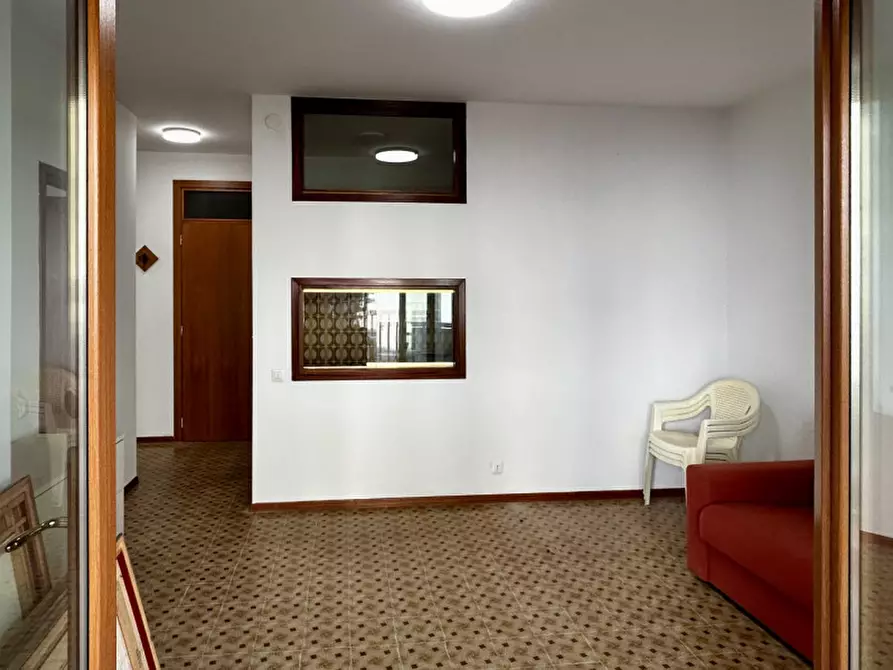 Immagine 8 di Appartamento in vendita  in Via Altinate 7° accesso al mare n.2 a Jesolo