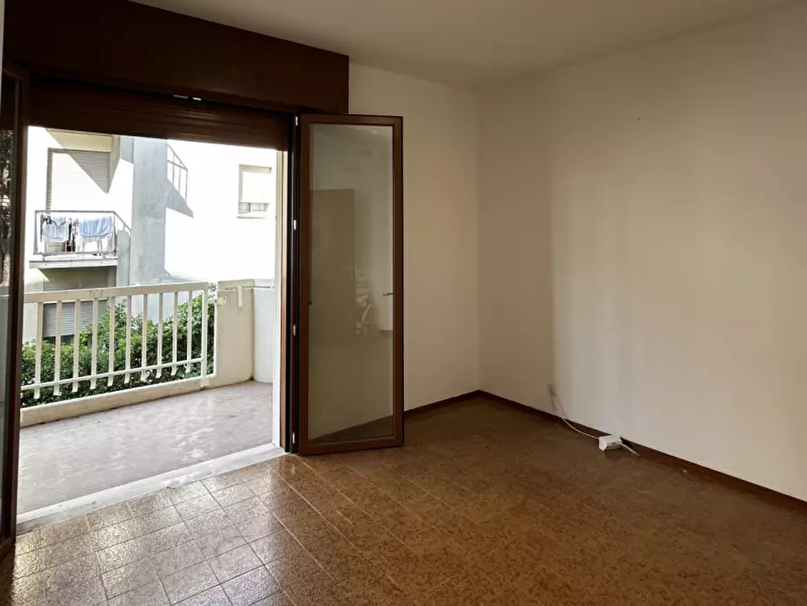 Immagine 11 di Appartamento in vendita  in Via Altinate 7° accesso al mare n.2 a Jesolo