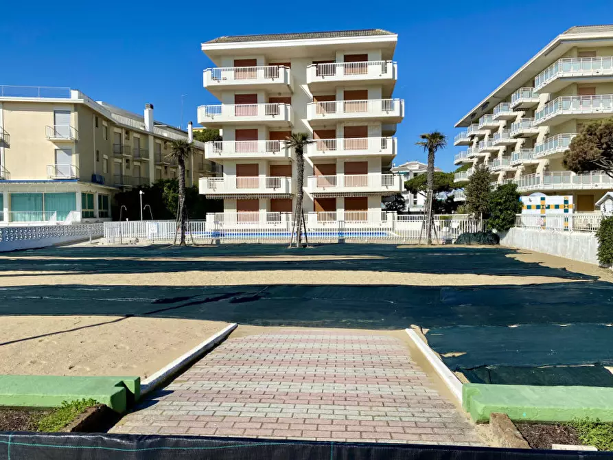 Immagine 14 di Appartamento in vendita  in Via Altinate 7° accesso al mare n.2 a Jesolo