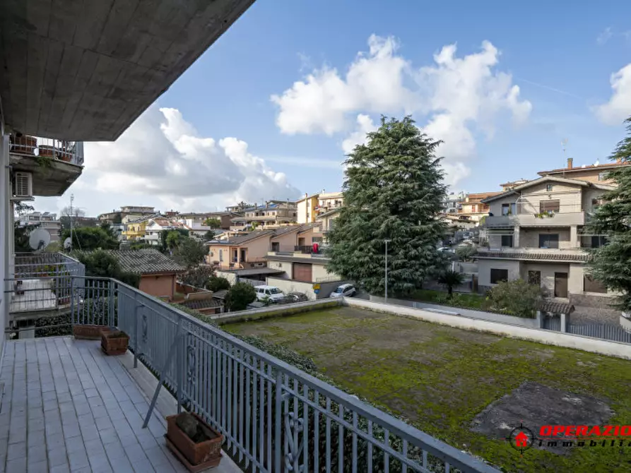 Immagine 1 di Appartamento in vendita  in via Ilario Corte a Roma