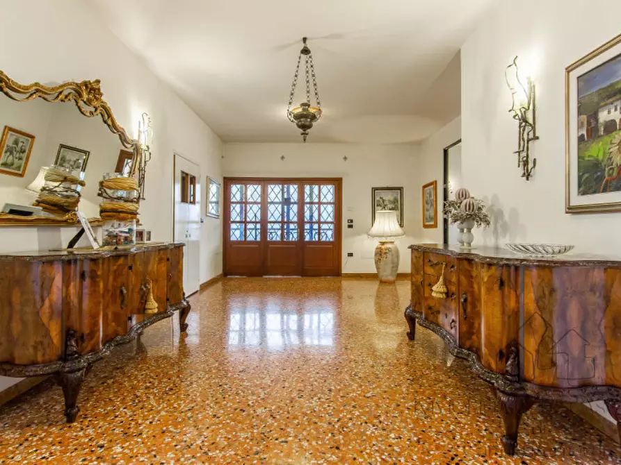 Immagine 41 di Villa in vendita  a Legnaro