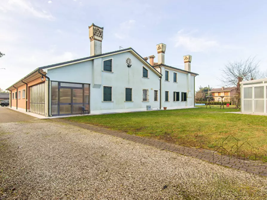 Immagine 51 di Villa in vendita  a Legnaro