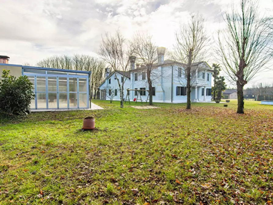 Immagine 53 di Villa in vendita  a Legnaro