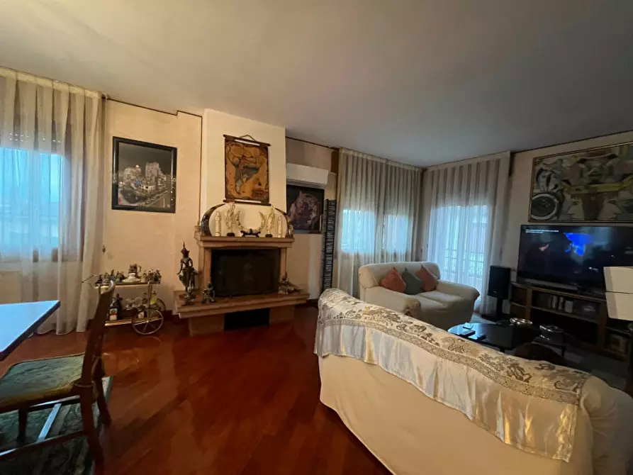 Immagine 2 di Appartamento in vendita  in via biagio zulian a Venezia