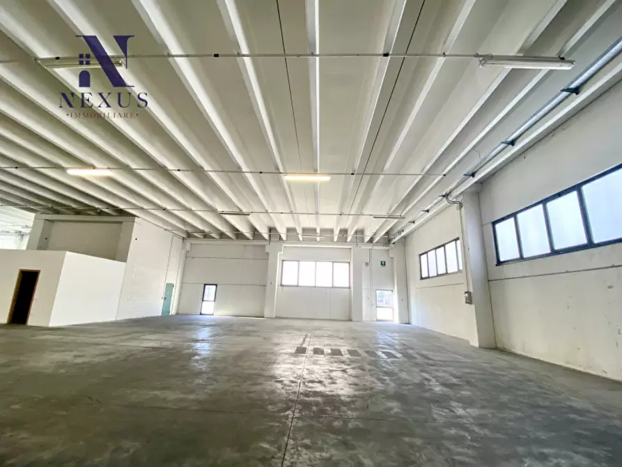 Immagine 2 di Capannone industriale in affitto  a Senigallia