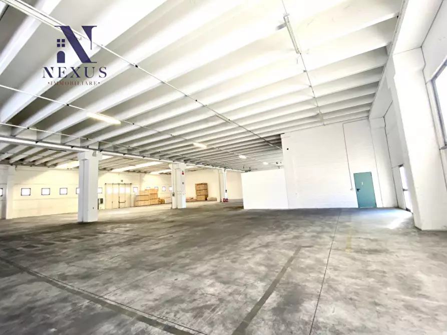 Immagine 4 di Capannone industriale in affitto  a Senigallia