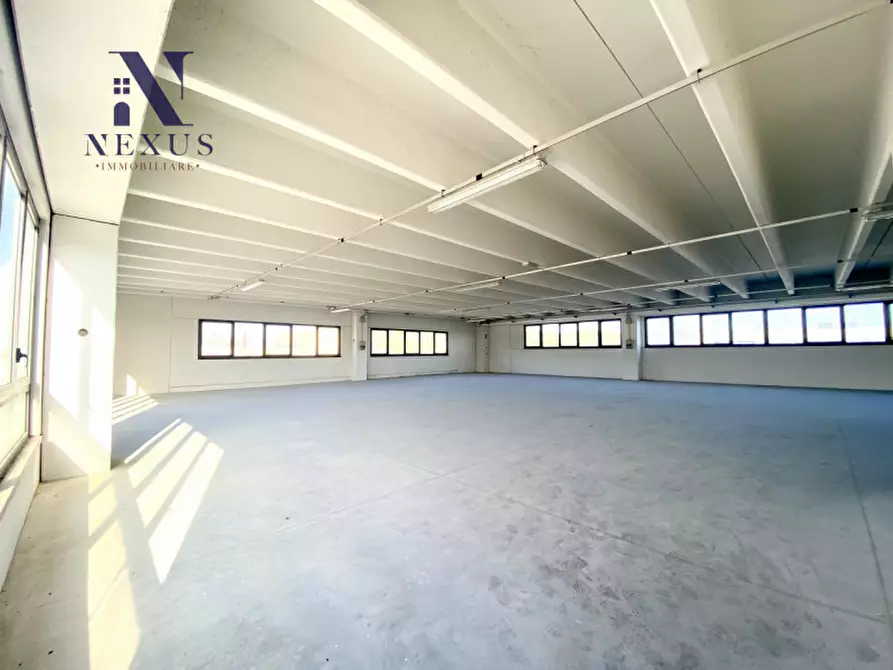 Immagine 15 di Capannone industriale in affitto  a Senigallia