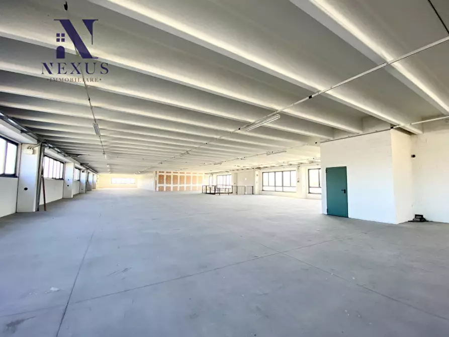 Immagine 16 di Capannone industriale in affitto  a Senigallia