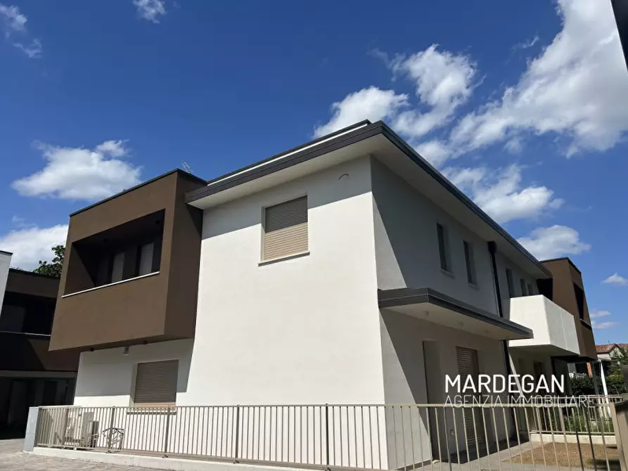 Immagine 1 di Villetta a schiera in vendita  in VIA RIZIERI SERATO a San Martino Di Lupari