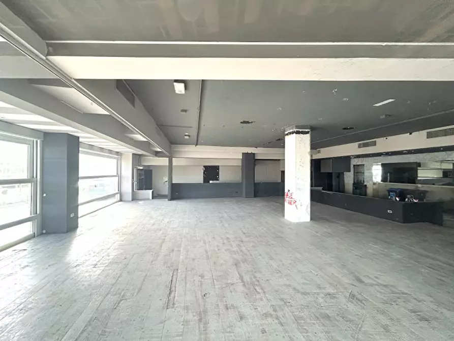 Immagine 1 di Negozio in affitto  in Viale Dante a Riccione