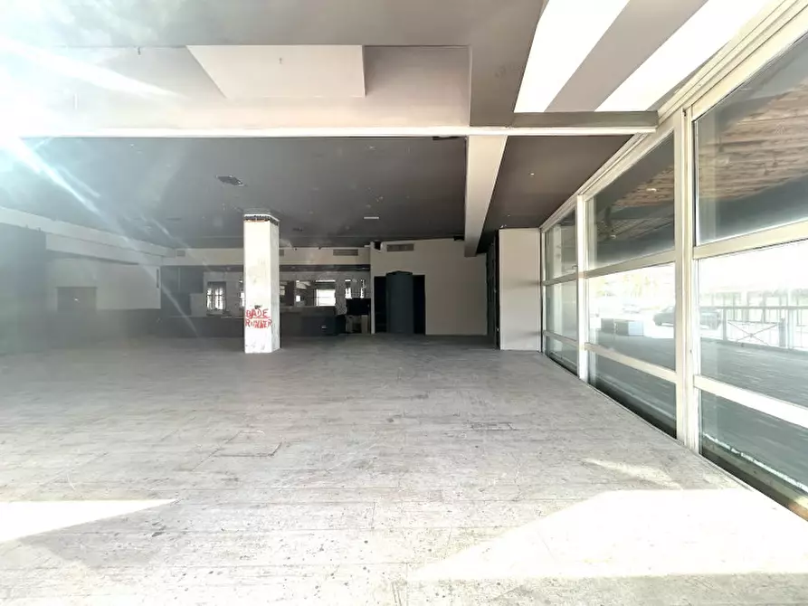 Immagine 3 di Negozio in affitto  in Viale Dante a Riccione