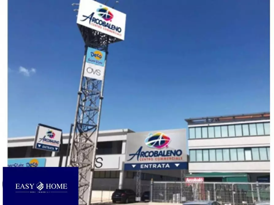 Immagine 4 di Attività commerciale in affitto  in Via cancelleria a Ariccia