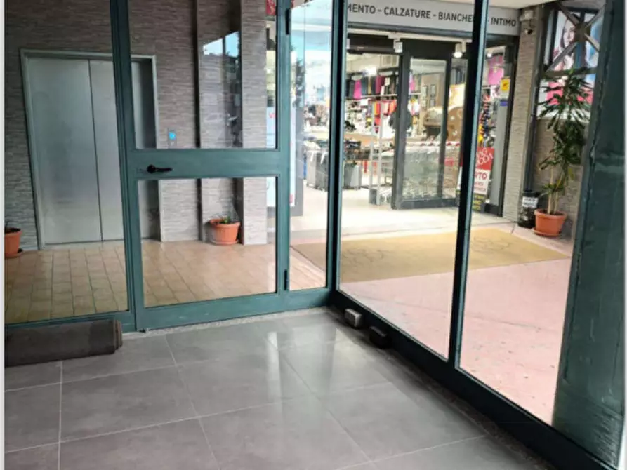 Immagine 12 di Attività commerciale in affitto  in Via cancelleria a Ariccia