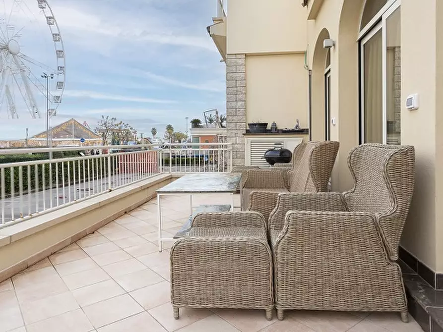 Immagine 1 di Appartamento in vendita  in viale Milano a Riccione